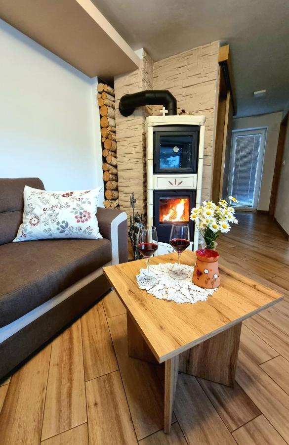 Gartnar -hiska S Pridihom Domacnosti In Pogledom Na Hribe. Apartment *