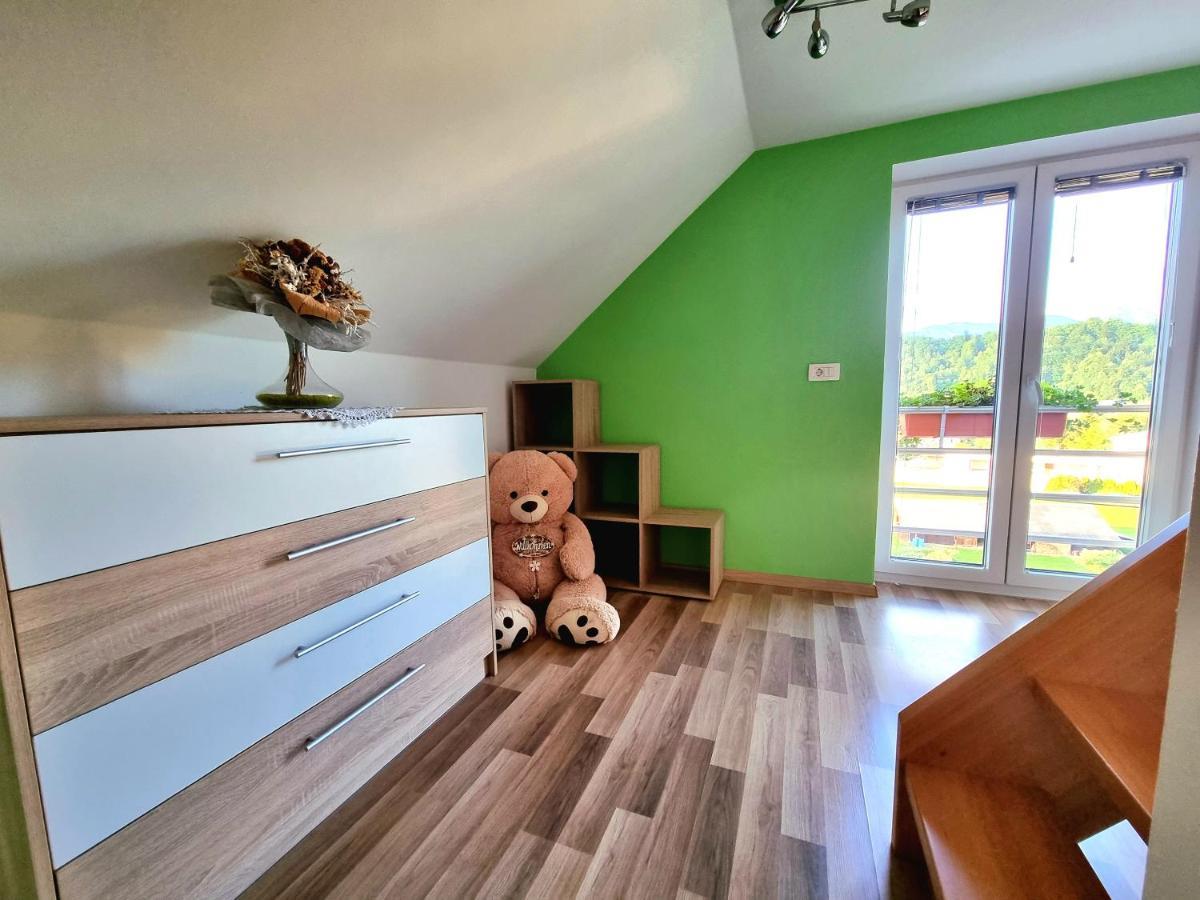 Gartnar -hiska S Pridihom Domacnosti In Pogledom Na Hribe. Radovljica