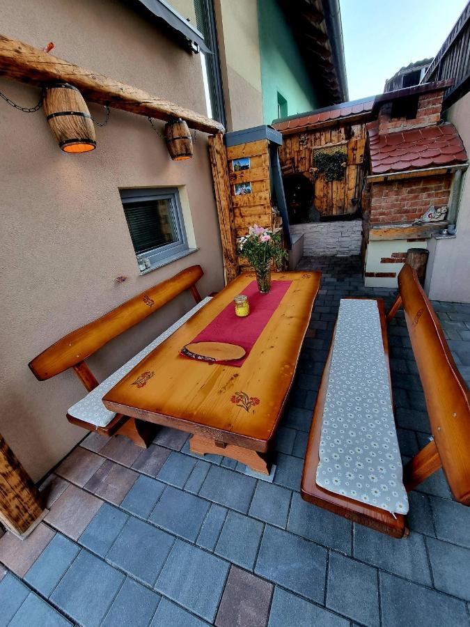 Apartment Gartnar -hiska S Pridihom Domacnosti In Pogledom Na Hribe.