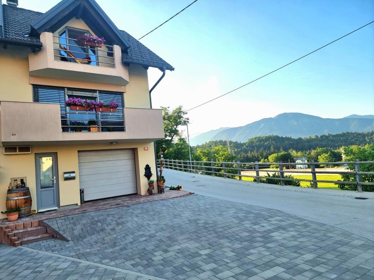 Apartment Gartnar -hiska S Pridihom Domacnosti In Pogledom Na Hribe. *